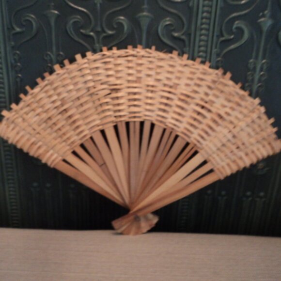 vintage wicker fan wall decor - Picture 2 of 3